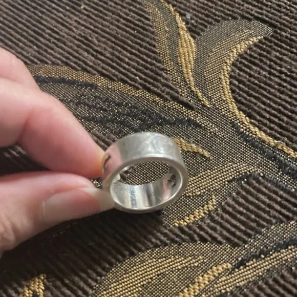 GUCCI STENCILED CUT-OUT G RING - Picture 8 of 14